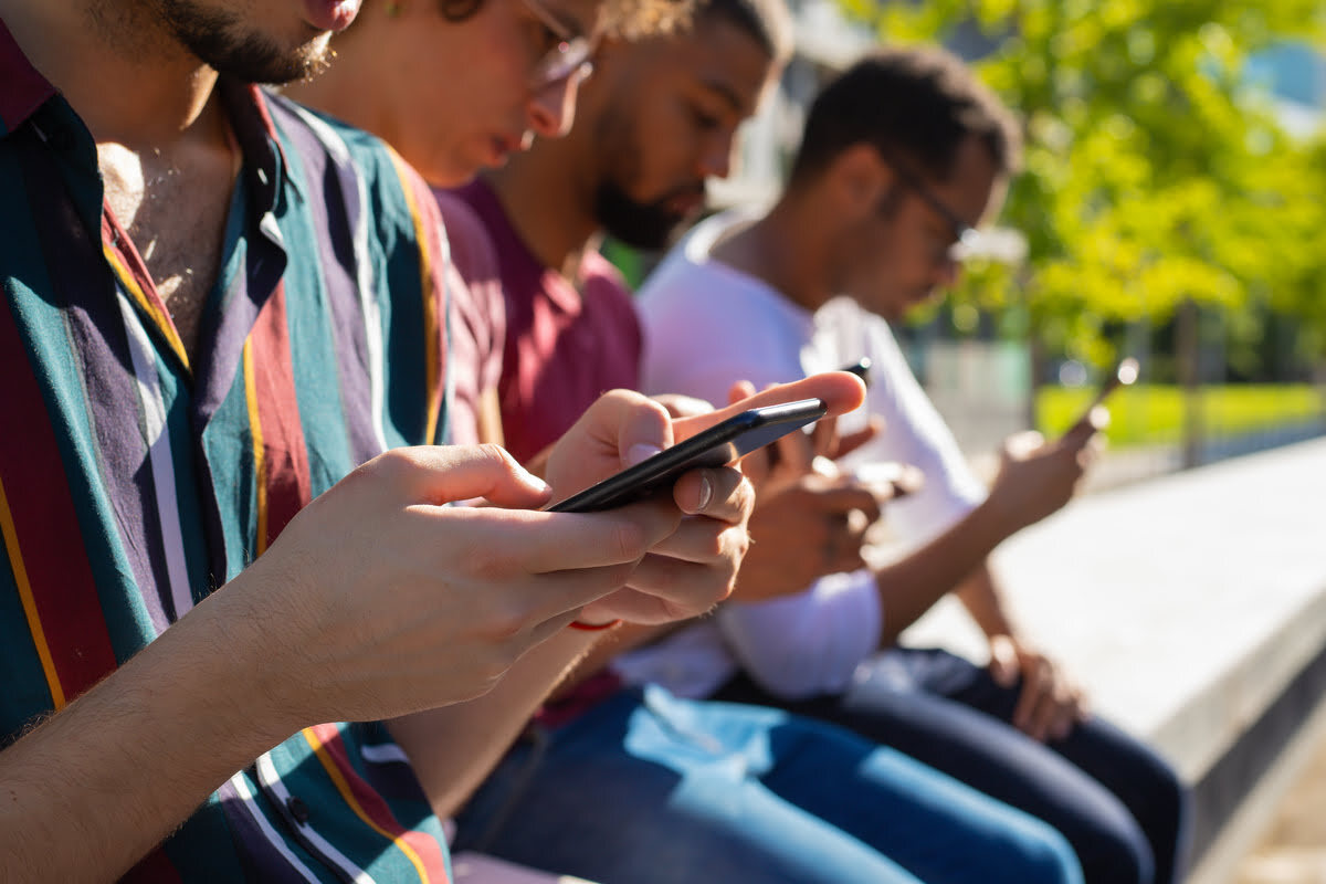 Participação Popular Digital: Ferramentas que Permitem ao Cidadão Cobrar Políticos em 2025